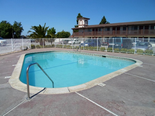 EZ 8 Motel Newark Main image