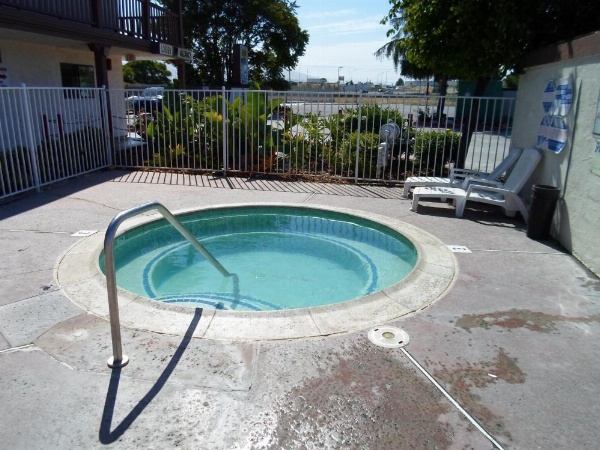 EZ 8 Motel Newark image 5